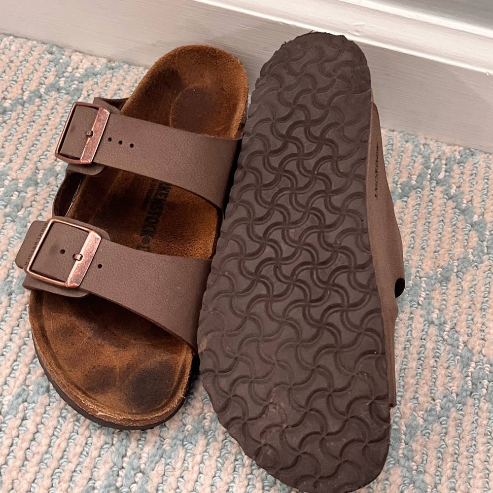 ⭐️BIRKENSTOCK⭐️size 34, brown.